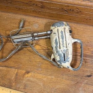 Vintage Madison Hand Mixer in Distressed Gray